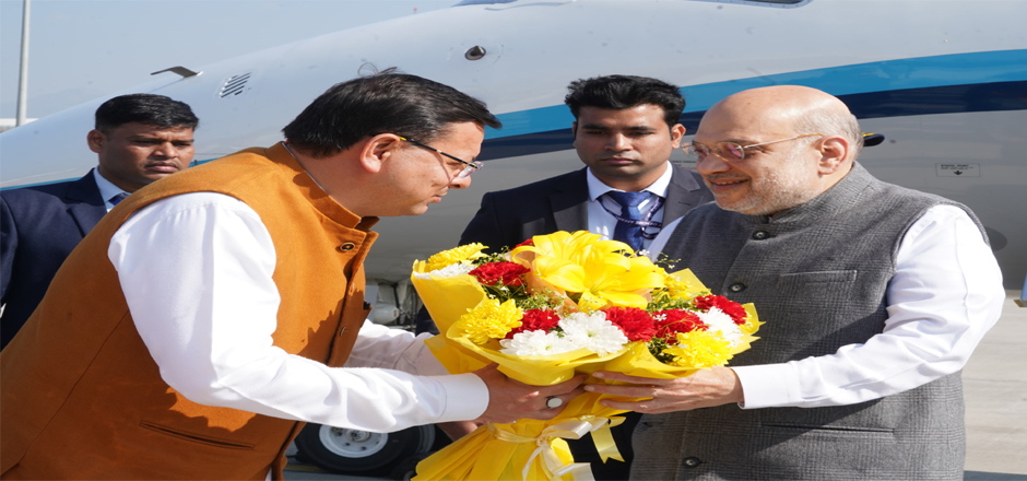 Chief Minister welcomed Home Minister Amit Shah on his arrival in Uttarakhand