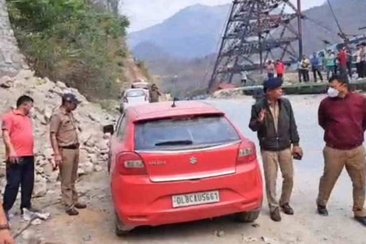 कार में शव