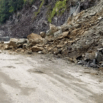गंगोत्री-यमुनोत्री मार्ग पर भूस्खलन का खतरा, रात 9 से सुबह 5 बजे तक वाहनों की आवाजाही पर लगी रोक