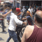 ज्योतिर्मठ मुख्य बाजार में हेमकुंड साहिब से लौट रहे लोगों का स्थानीय लोगों के साथ विवाद
