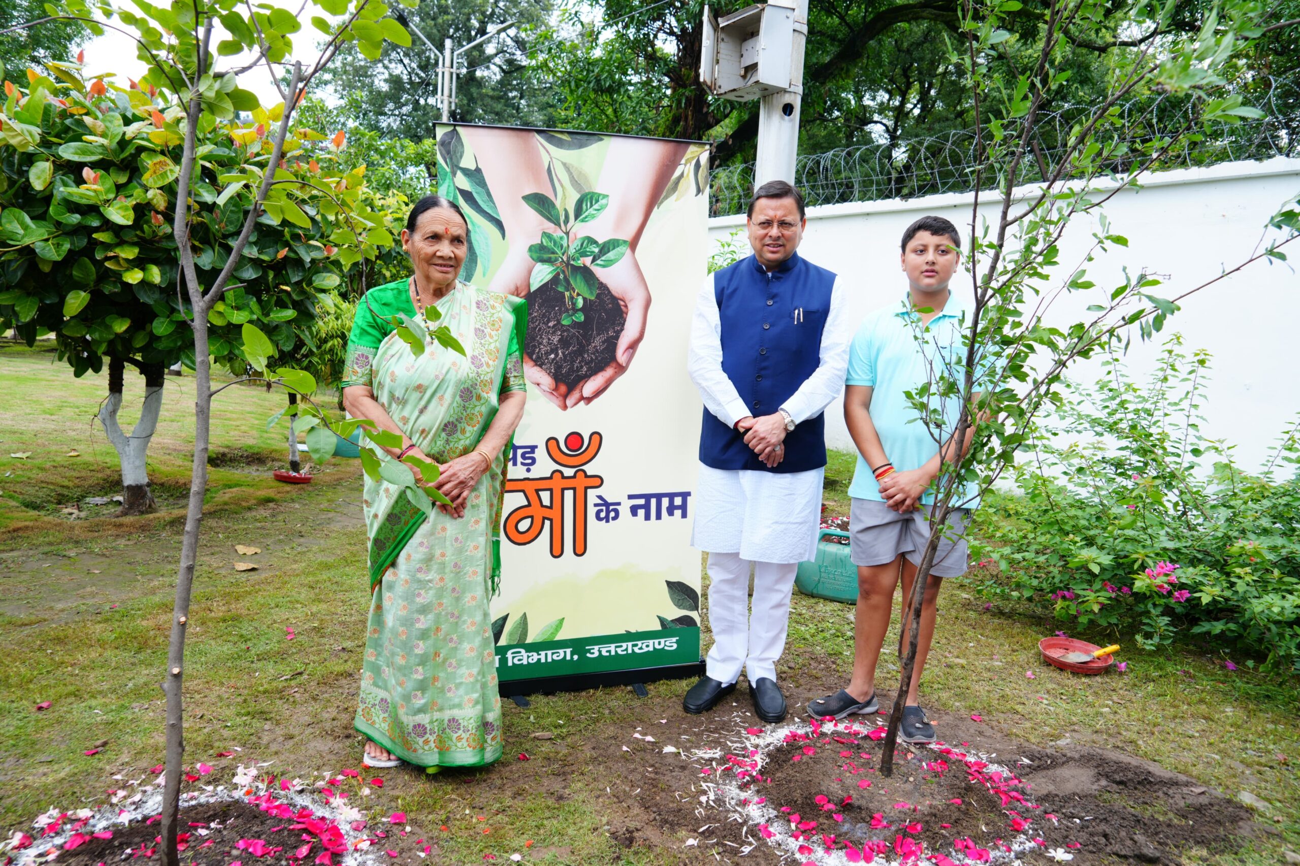 सीएम धामी वृक्षारोपण