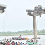 गंभीरा पुल हादसा- अब तक 13 शव हो चुके बरामद, गोताखोरों संग राहत कार्य में जुटी एसडीआरएफ