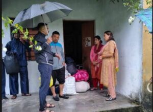 ALMORA : रेखा आर्या ने किया सोमेश्वर के आपदाग्रस्त क्षेत्रों का निरीक्षण