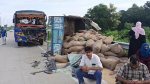 जसपुर में बस ने ट्रैक्टर ट्रॉली को मारी टक्कर, मौके पर मची चीख-पुकार