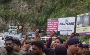 पौड़ी में लोगों ने किया चक्का जाम, जितेंद्र कुमार को न्याय देने की मांग