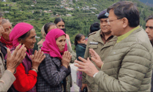 धराली क्षेत्र में प्रभावित लोगों से मुलाकात कर CM ने जाना हालचाल