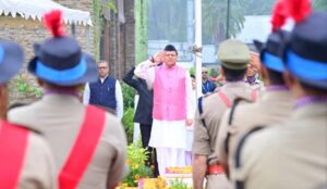 Independence Day 2025 : सीएम ने शासकीय आवास में फहराया तिरंगा