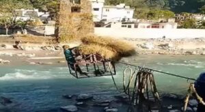 उत्तरकाशी में बड़ा हादसा, ट्रॉली से टोंस नदी में गिरी 16 साल की किशोरी, तलाश जारी
