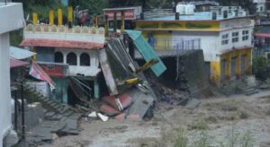 देहरादून में भारी बारिश से मची तबाही में 17 की मौत, 13 से ज्यादा लापता