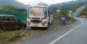 Uttarkashi: नशे की हालत में बस चला रहे चालक को धरासू पुलिस ने हिरासत में लिया, बस सीज