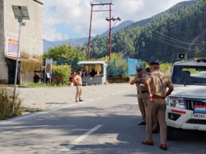 Uttarakhand : पुलिस ने नाबालिग वाहन चालकों व यातायात उल्लंघनकर्ताओं के खिलाफ चलाया वाहन चेकिंग अभियान