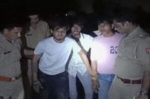 Uttar Pradesh : परतापुर पुलिस ने पशु व्यापारी से लूट के तीन आरोपियों को मुठभेड़ में धर दबोचा