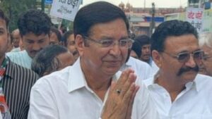 Dehradun : बिना अनुमति धरना प्रदर्शन केस में विधायक प्रीतम सिंह और कांग्रेस नेता अनिता तिराला ने किया आत्मसमर्पण