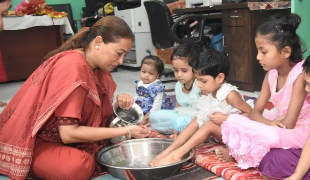 रेखा आर्या कन्या पूजन