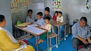 Uttarakhand: स्कूल नहीं, संकट का कमरा, देहरादून में एक ही कमरे में चल रही पांच कक्षाएं