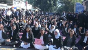 Uttarakhand: वकीलों की हड़ताल जारी, चैंबर निर्माण और भूमि आवंटन पर सरकार से टकराव बरकरार