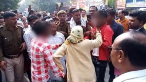 Uttar Pradesh: कोर्ट मैरिज करने पहुंचे प्रेमी युगल की परिजनों ने की पिटाई, युवक का सिर फूटा