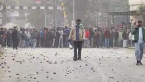 Uttarakhand: ऋषिकेश में वनभूमि सर्वे का विरोध हिंसक, रेलवे ट्रैक जाम; पांच पुलिसकर्मी घायल