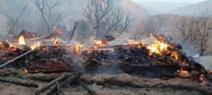 Uttarakhand: डामटी थुनारा में भीषण आग: तीन मंजिला मकान राख, पशुधन समेत भारी नुकसान