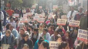 Uttarakhand: नर्सिंग एकता मंच का सीएम आवास कूच, हाथीबड़कला में रोके गए प्रदर्शनकारी