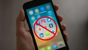 भारत में 16 साल से कम उम्र के बच्चों के लिए सोशल मीडिया पर प्रतिबंध का प्रस्ताव, संसद में उठी बहस