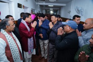 Uttarakhand: राज्य निगम कर्मचारी महासंघ ने मुख्यमंत्री पुष्कर सिंह धामी से की शिष्टाचार भेंट, नववर्ष की शुभकामनाएं दीं