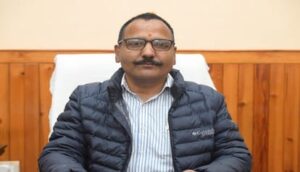 Nainital: 13 मार्च तक दोगुनी रफ्तार से पूरे हों विकास कार्य: डीएम ललित मोहन रयाल