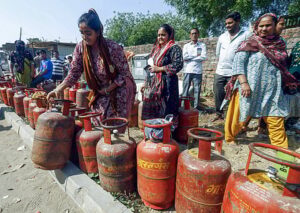 Uttarakhand: गैस संकट से बढ़ी महंगाई, छोटे दुकानदारों पर सबसे ज्यादा असर