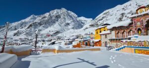 Uttarakhand: चमोली में बारिश-बर्फबारी से हालात बिगड़े, हाईवे बंद, बदरीनाथ धाम बर्फ से ढका