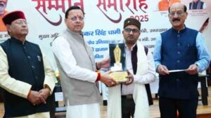 Uttarakhand: साहित्यकारों को सम्मानित कर सीएम धामी ने बढ़ाया हौसला