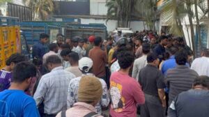 Uttarakhand: ईरान-इजराइल तनाव की आंच दून की रसोई तक, गैस सिलिंडर के लिए एजेंसियों पर लगी लंबी कतारें