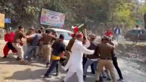 Uttarakhand: सिमली बैंड पर यूकेडी कार्यकर्ताओं ने थराली विधायक की गाड़ी रोकी, गैरसैंण को स्थायी राजधानी बनाने की मांग तेज