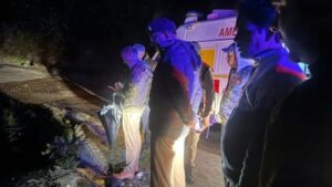 Uttarakhand: केदारनाथ यात्रा मार्ग पर कार खाई में गिरी, सभी यात्री सुरक्षित बचाए गए