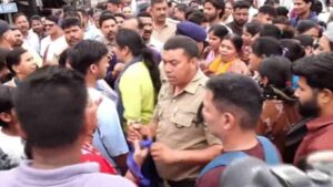 Uttarakhand: गैस सिलिंडर की किल्लत पर लोगों का फूटा गुस्सा, शिमला बाईपास एक घंटे जाम