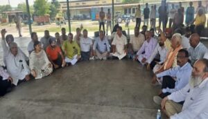 Udham Singh nagar: किच्छा मंडी में गेहूं खरीद ठप, विधायक तिलक राज बेहड़ का धरना, अधिकारियों को दी कड़ी चेतावनी