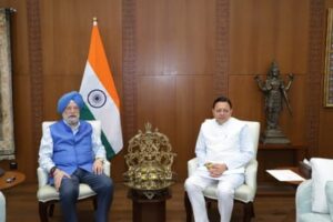 Delhi: दिल्ली में केंद्रीय मंत्री से मिले सीएम धामी, चारधाम यात्रा के लिए 100% एलपीजी आपूर्ति की मांग