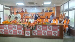 Uttarakhand: कांग्रेस को बड़ा झटका: महेंद्र भट्ट की मौजूदगी में कई दिग्गज नेता भाजपा में शामिल