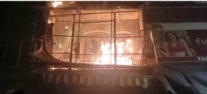 Uttarakhand: देहरादून के पलटन बाजार में साड़ी-लहंगा शोरूम में भीषण आग, लाखों का सामान जलकर राख