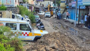 Uttarakhand: प्री-मानसून बारिश ने कर्णप्रयाग में मचाई तबाही, दुकानों में घुसा मलबा और पानी