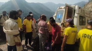 Uttarakhand: ऋषिकेश-बदरीनाथ मार्ग पर बड़ा हादसा, ब्रेक फेल होने से यात्रियों से भरी बस पलटी