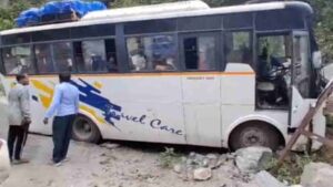 Uttarakhand: बदरीनाथ हाईवे पर बड़ा हादसा टला, ब्रेक फेल होने से अनियंत्रित हुई तीर्थयात्रियों की बस