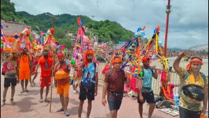 Uttarakhand: हरिद्वार से शुरू हुई कांवड़ यात्रा 2026: गंगाजल लेकर रवाना हुए शिवभक्त, सुरक्षा के कड़े इंतजाम