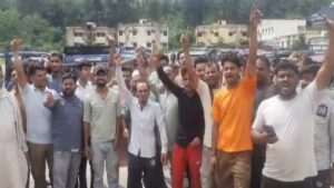 Nainital: रामनगर में ई-रिक्शा चालकों का प्रदर्शन, कार्रवाई के विरोध में प्रशासन से समाधान की मांग