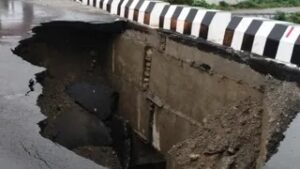 Uttarakhand: 17 दिन में धंसी ₹16 करोड़ के पुल की एप्रोच रोड, भारी बारिश से प्रेमनगर–नंदा की चौकी मार्ग पर यातायात ठप