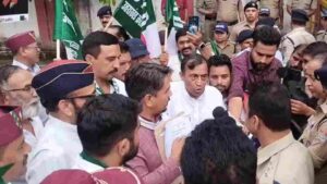 Uttarakhand: सोशल मीडिया पोस्ट हटाने पर भड़का यूकेडी, देहरादून में किया विरोध प्रदर्शन