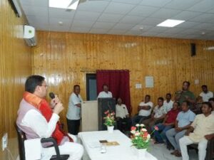 Udham Singh Nagar: खटीमा में सीएम धामी ने सुनी जनजातीय समुदाय की समस्याएं, अधिकारियों को दिए समाधान के निर्देश