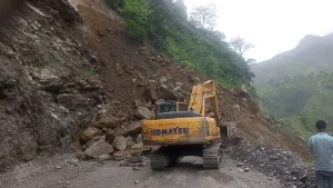 Uttarakhand: चमोली में दो हाईवे भूस्खलन से बंद, बदरीनाथ मार्ग पर यातायात ठप; सैकड़ों यात्री फंसे