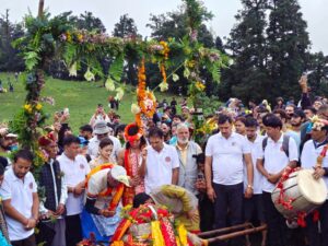 Uttarakhand: दयारा बुग्याल में बटर फेस्टिवल की धूम, दूध-मक्खन से खेली होली