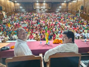Uttarakhand: राखी की सियासत: पौड़ी में मातृशक्ति की भीड़ क्या बनेगी वोट बैंक? उपहार से आगे मुद्दों पर टिकी नजर