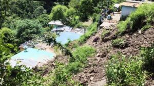 Uttarakhand: भारी बारिश से टिहरी के मुयाल गांव में भूस्खलन, दहशत में ग्रामीणों ने सुरक्षित स्थानों की ओर किया पलायन